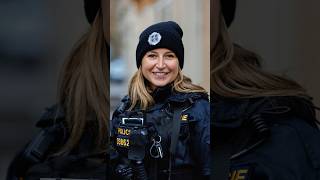 Surprised a Beautiful Police Officer 🫡#femalecop #police #cop #gift