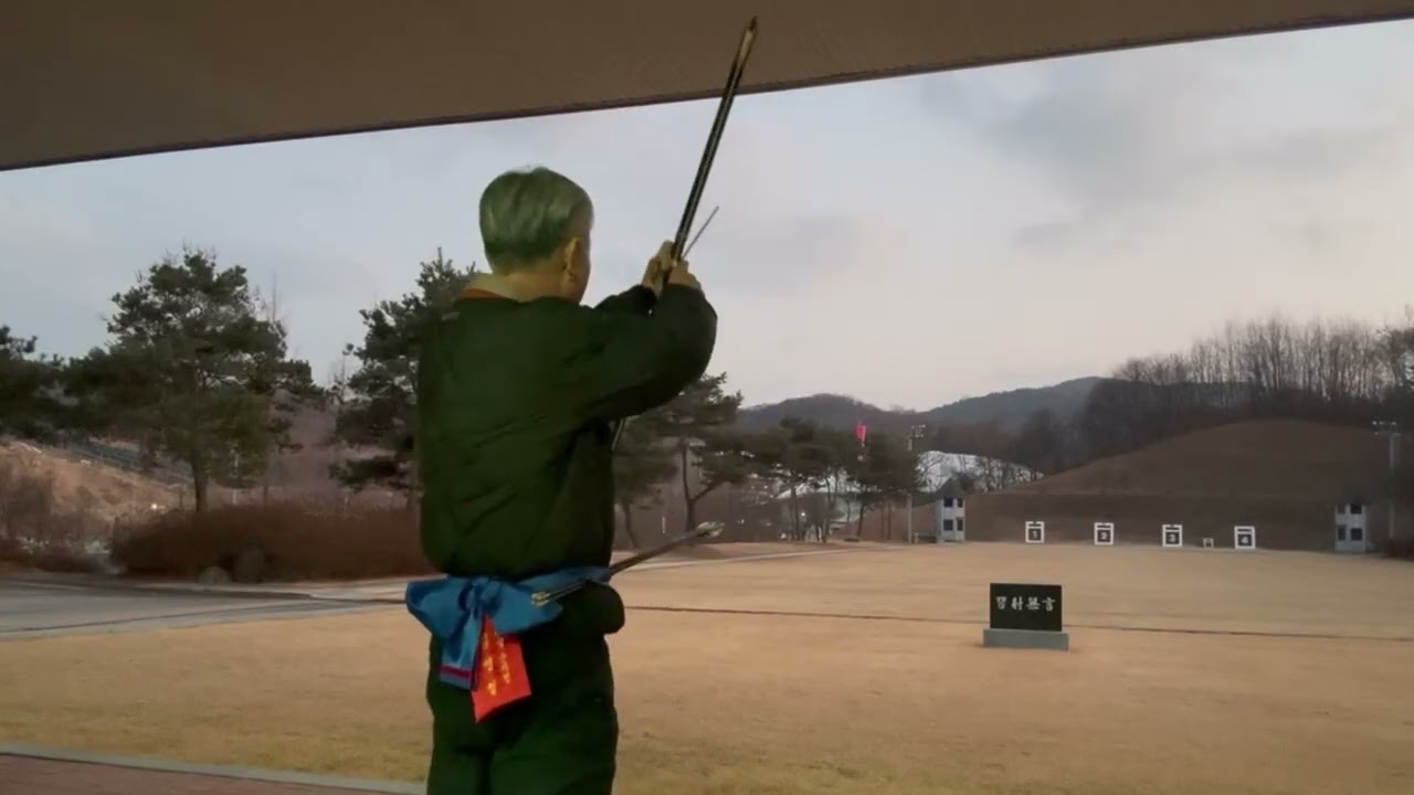 몸과 마음에 움직임이 없어야 바른자세가 나온다 #활 #국궁배우기 #활배우기 #활쏘기 #취미생활 #15시15중 #마음공부 #정신수련 #archery #archer #koreanbow
