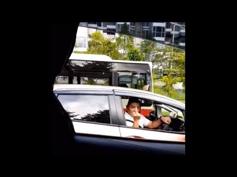 road trippin oct2018 phv driver engaging taxi driver whom flout traffic rules