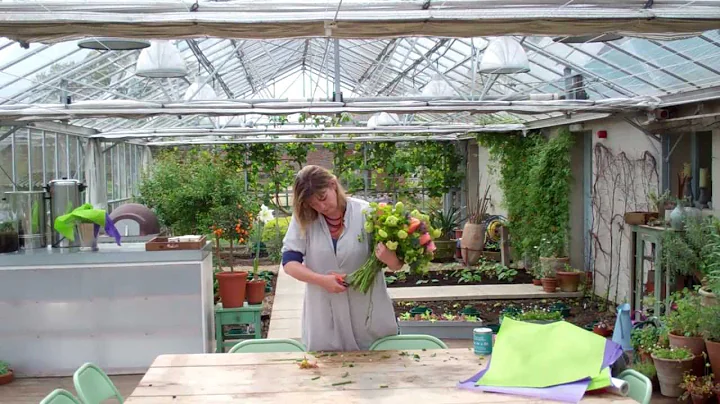 How to Create a Hand Tied Bunch of Flowers