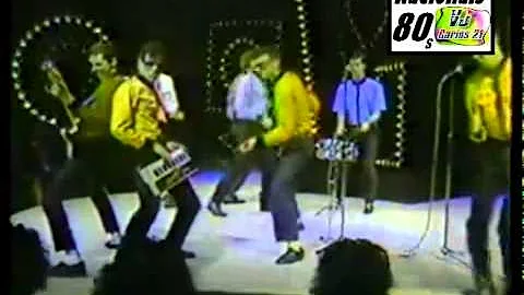 Quem canta a música Sonífera ilha?