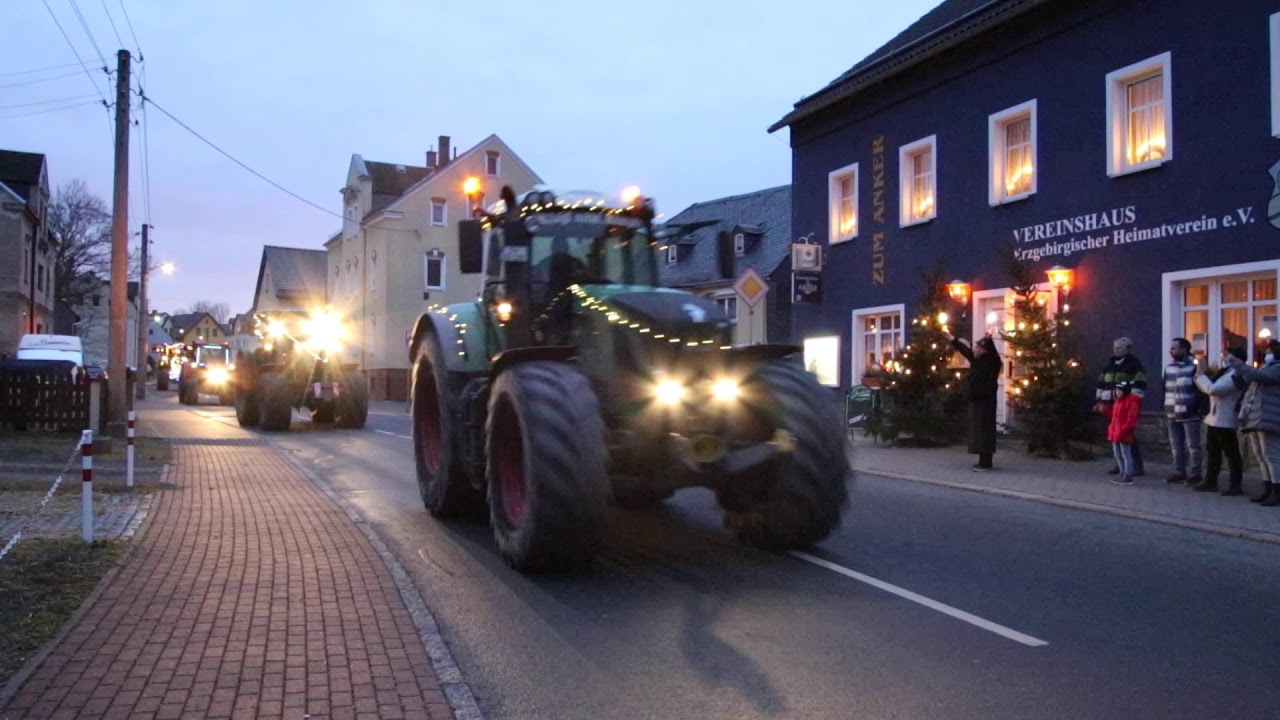 Die Traktoren kommen nach Oelsnitz. Erzgebirgskreis, Sachsen  2H1A4339