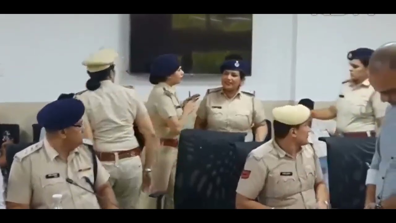 Haryana Woman Panel Chief VS Woman Cop Debate। 