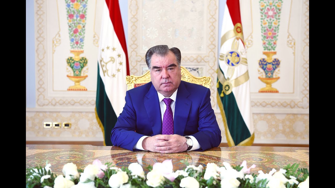 Паеми чумхурии точикистон. Эмомали Рахмон. Фото президента Таджикистана Эмомали Рахмон.