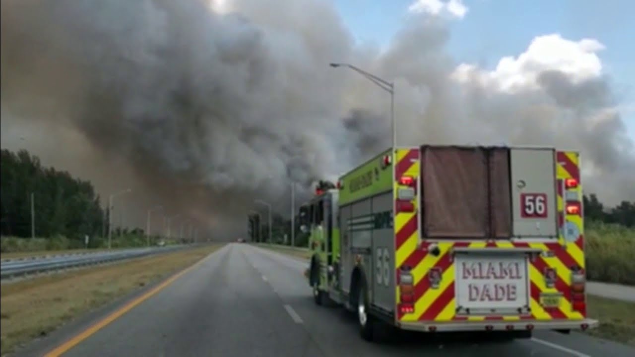Brush fire continues raging in west Miami-Dade - YouTube