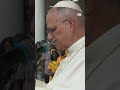 पोप लियो के लिए बारिश में नाचे 600 कैदी [Inmates welcome Pope Leo in Equatorial Guinea]