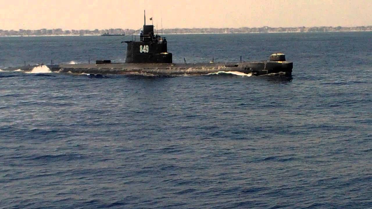Подводная лодка в волге