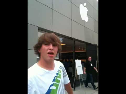 Derby Street Shoppes Apple iPhone 4 lauch with Nic...