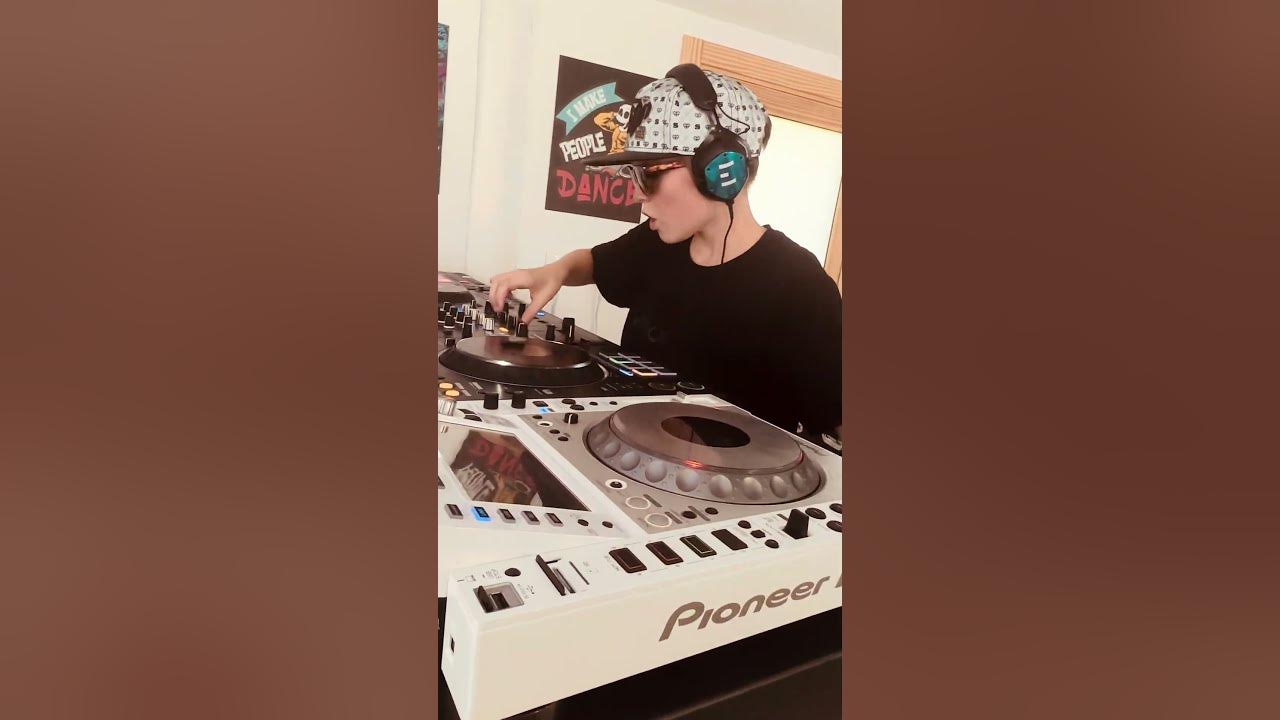 Who Else Can Mash It Up Like This? #dj ELFIGO only ?