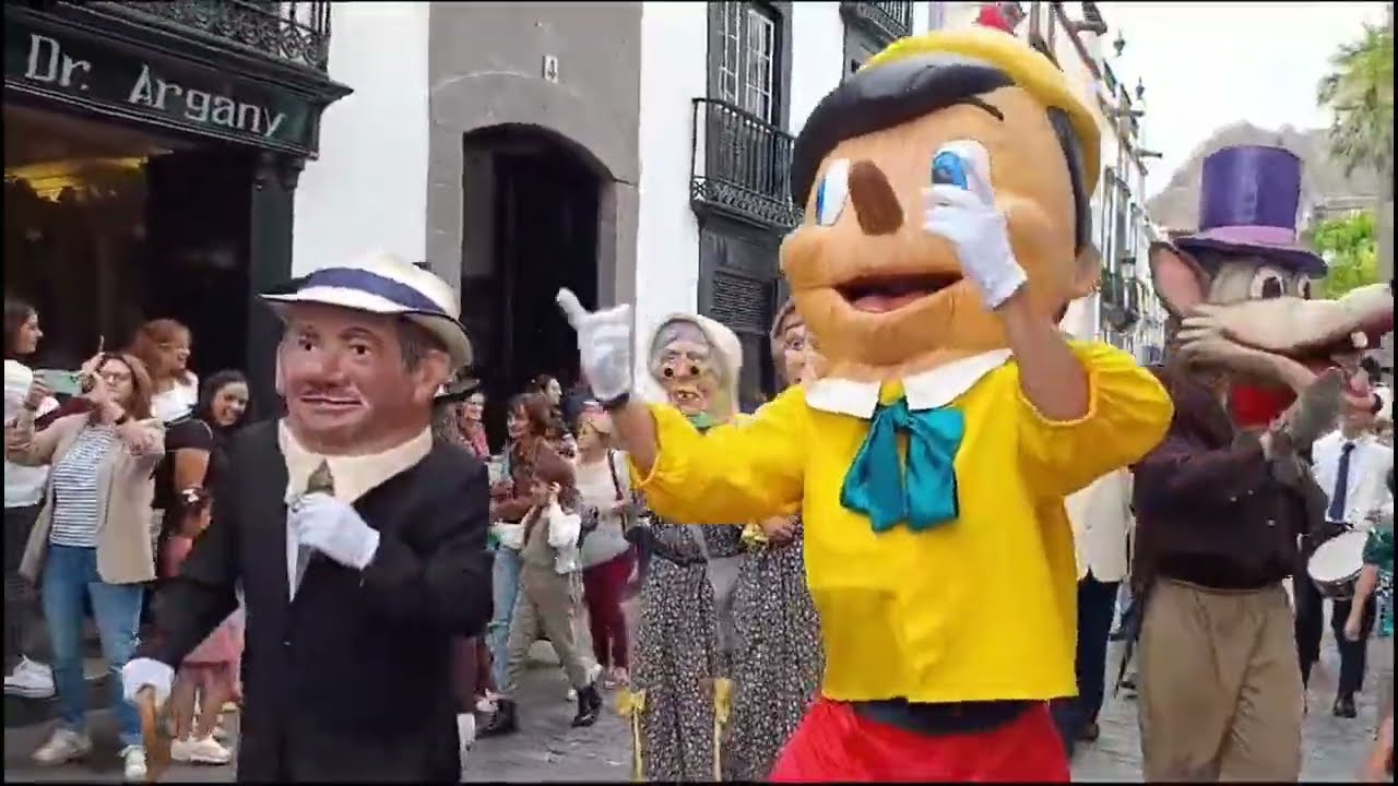 Mascarones Gigantes Y Cabezudos 2 de mayo de 2024 en Santa Cruz de La Palma
