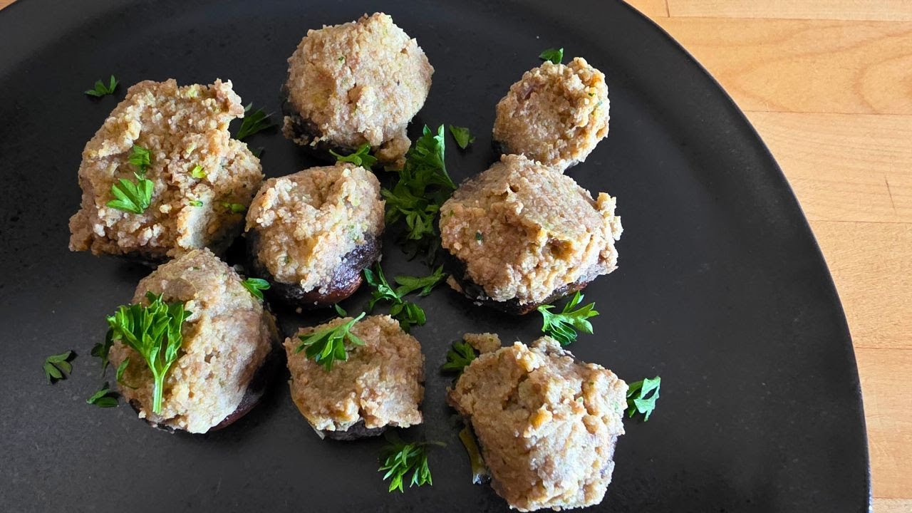 Заморозьте сейчас, запеките позже: фаршированные грибы, которые спасут любую вечеринку.