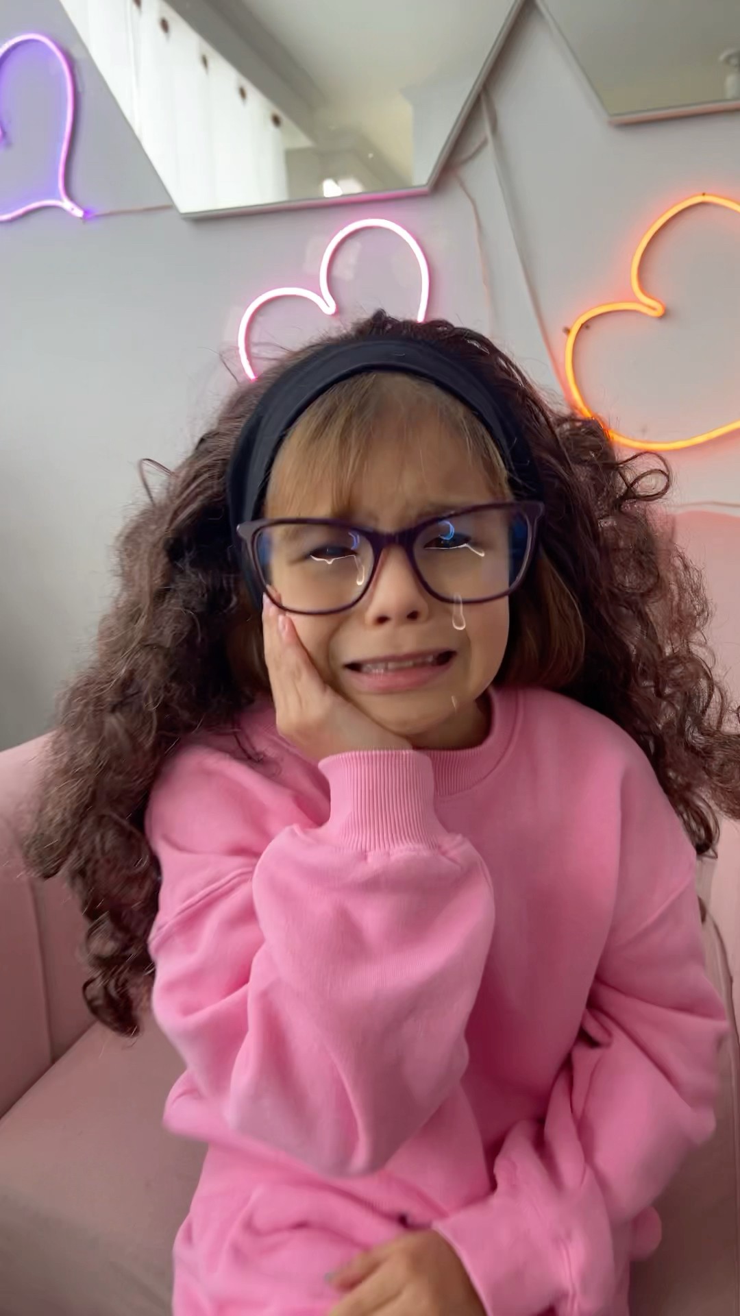 Cuando te vas a la ESCUELA vuelves y encuentras a tu madre así #humor ##comedia #shortviral