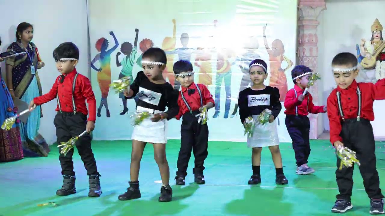 Disco lights on… Tiny stars ready! ✨🕺