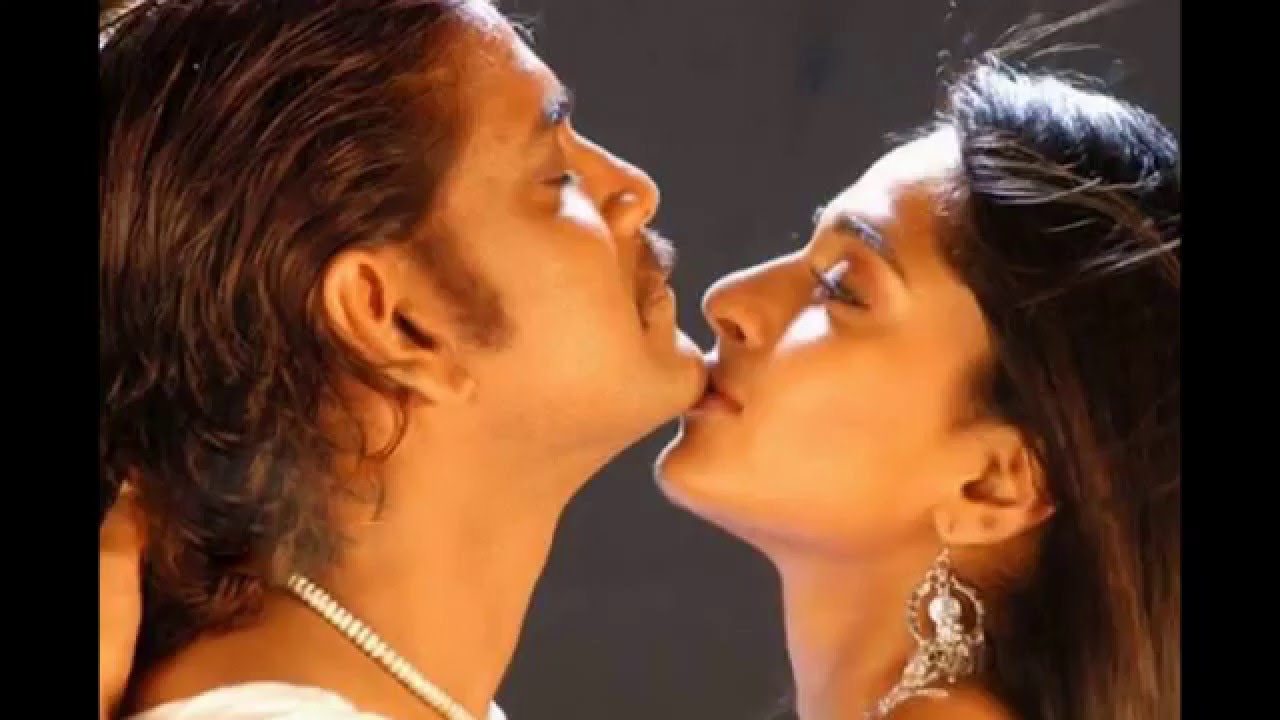 Anushka Shetty Lip Lock Kiss Scene Anusha Shetty Youtube