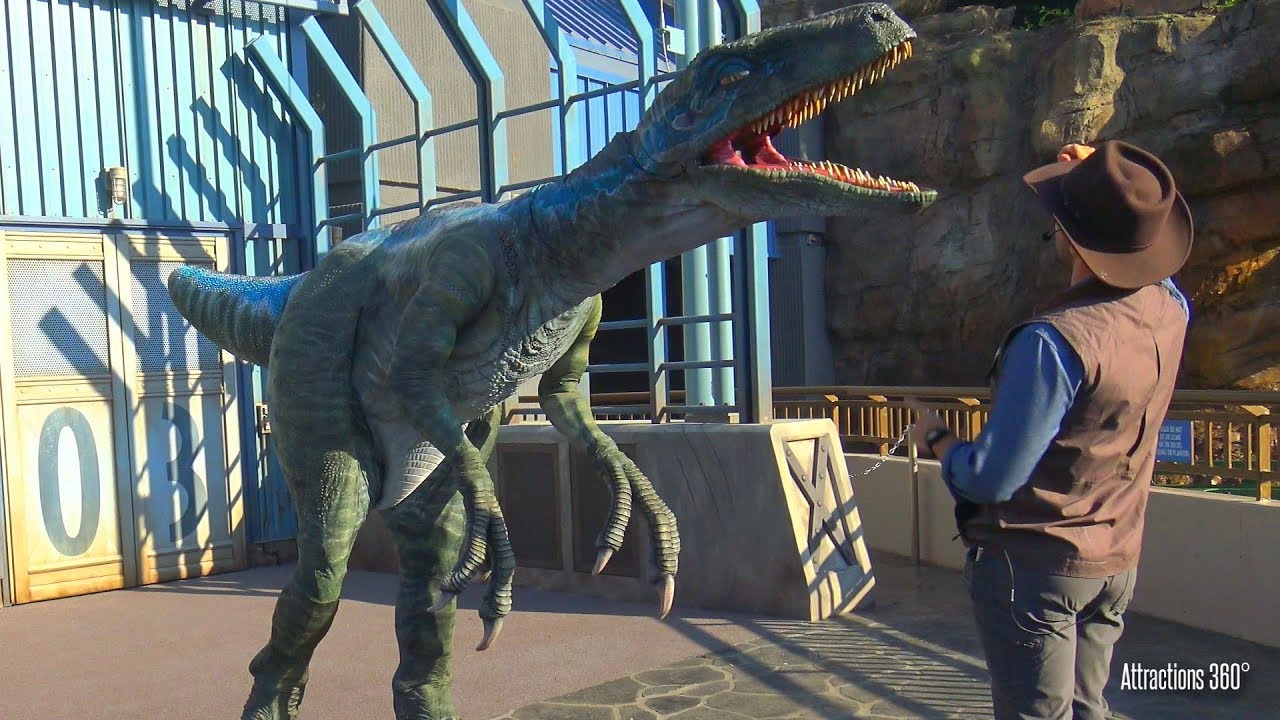 Blue The Raptor At Jurassic World Universal Studios Hollywood Youtube