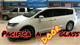 2018 Chrysler Pacifica door glass DD12691