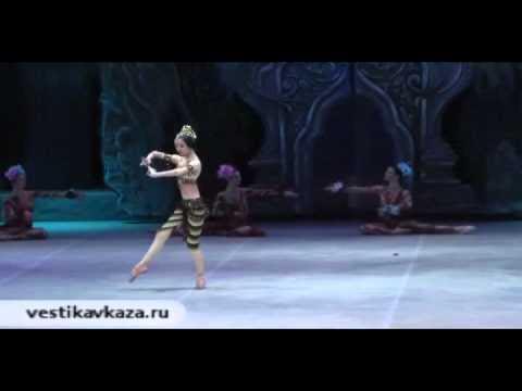 Танец 7 красавиц. Танец 7 красавиц. Башкирский танцевальный ансамбль файзи гаскарова. Танец 7 девушек башкирский. Семь девушек башкирская фонтан.