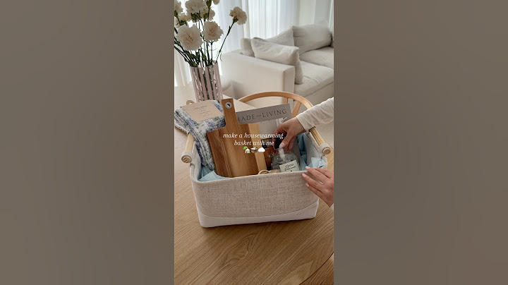 make a housewarming basket with me🤍 #housewarming #giftideas #homedecor #aesthetic #asmr #lifestyle