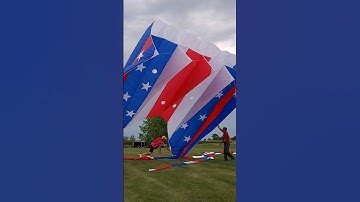 Massive Custom Kite Lifts Off #flowform #kiteflying #kitefestival