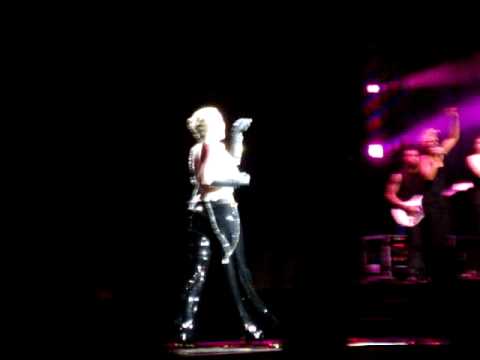 Kylie Minogue - I should be so lucky (Live@Santiag...