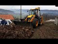 JCB 4cx backhoe loader Moving rocks