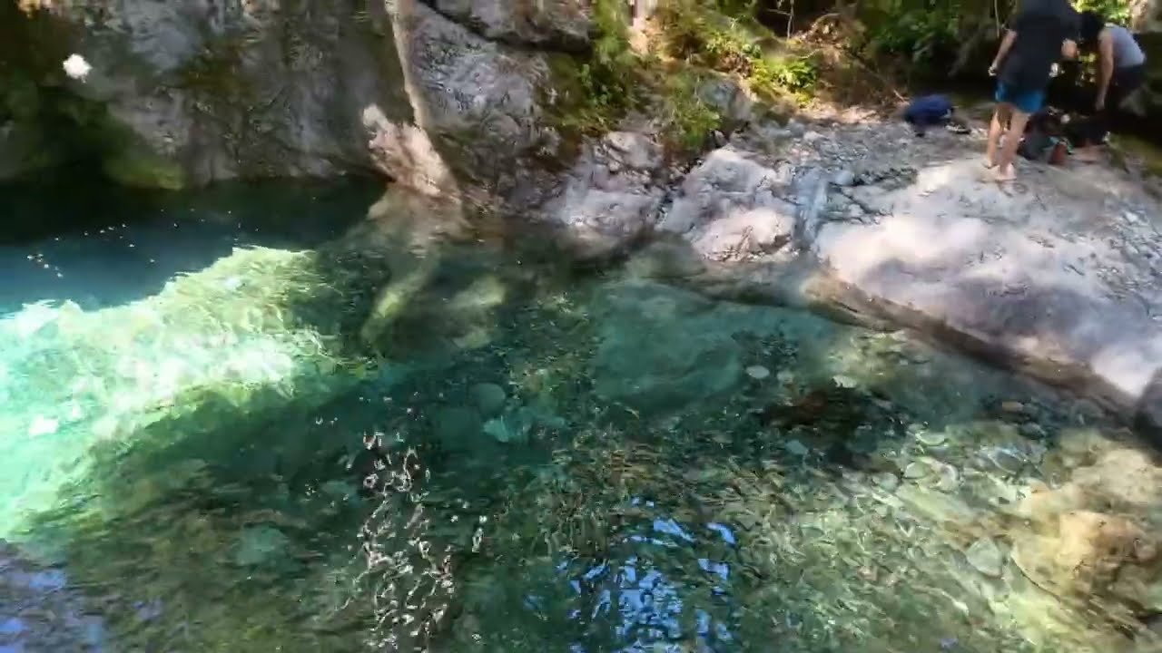 Bariloche ( Pozones del arroyo claro y lago azul)