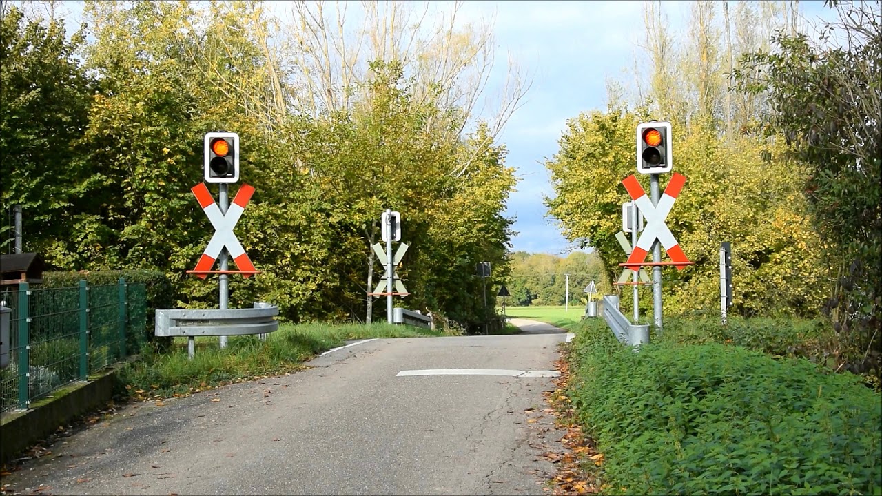 Bahnübergang Neuburg am Rhein 