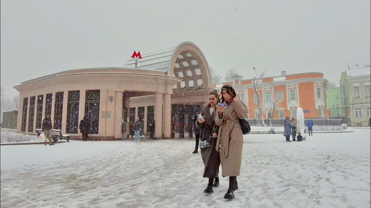 Moscow ❄️ Snowy April Walk. No Spring for Russian. Metro station Kropotkinskaya, Gogolevsky Blvd