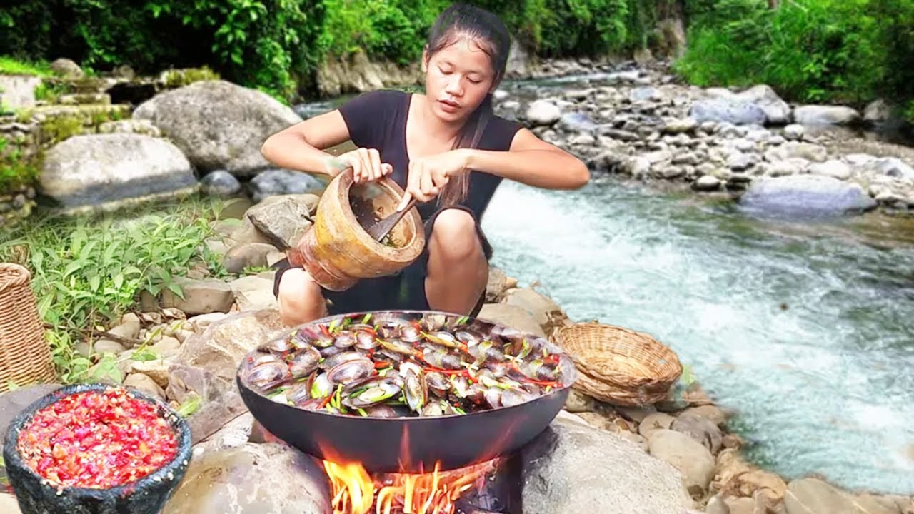 Adventure, Catching River Shells, Boiling and frying with spicy recipe ...