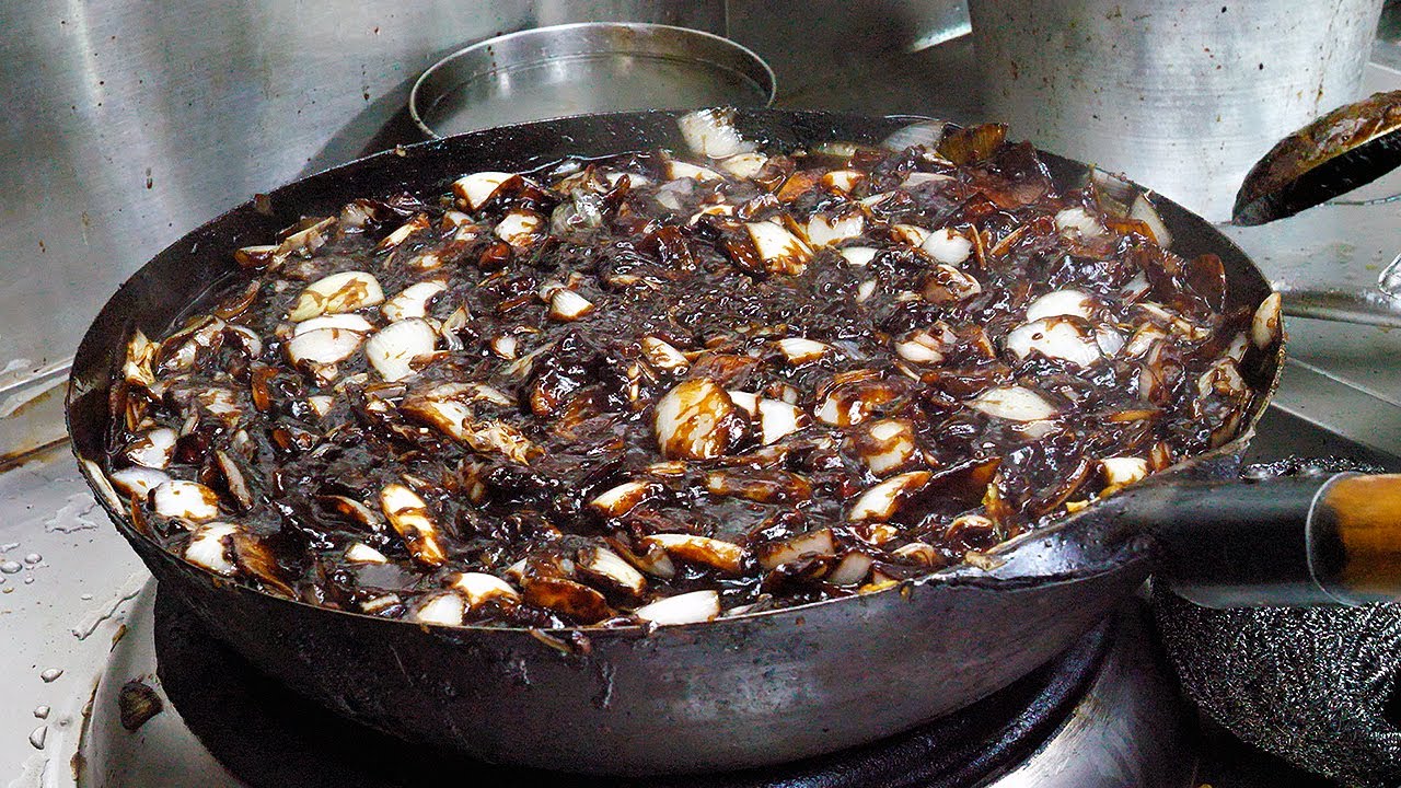 Лук вместо воды! Приготовьте 200 порций лапши из черной фасоли - korean street food