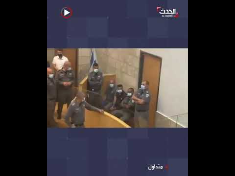 الأسيران الفلسطينيان المعاد اعتقالهما محمود العارضة و يعقوب القادري داخل المحكمة في الناصرة