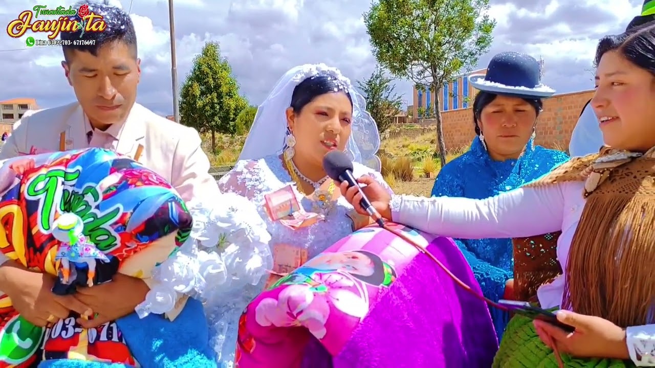 Muchas felicidades a los  novios 