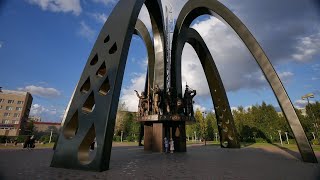 Монумент памятник нефтяникам Сургутнефтегаз Сургут