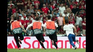 Pitch invader disrupts Chelsea vs Liverpool | UEFA Super Cup | 14/08/2019 screenshot 5