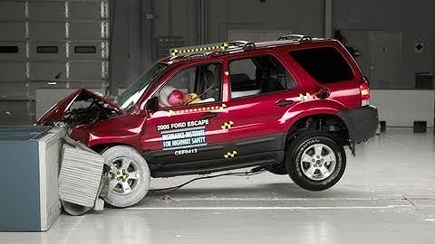 2005 Ford Escape moderate overlap test