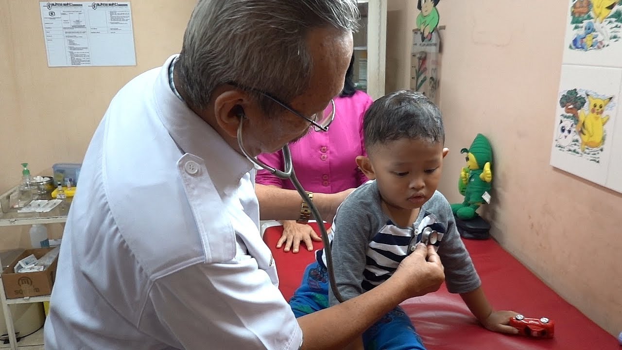 Berani ke Dokter dan minum obat saat sakit || Vlog pendidikan anak