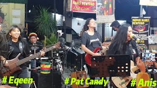 Ini terjadi apabila tiga guitarist wanita bertemu...Sweet Child O'mine - Pat Candy..Anis..Eqeen