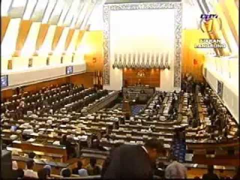 Permatang Pauh MP was sworn in at 10.05am at the Dewan Rakyat.