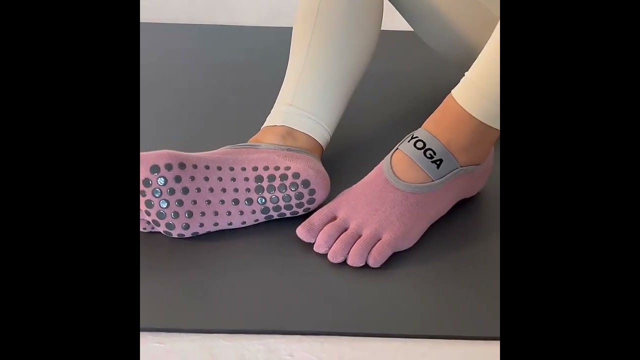 Feelingwaysox Design Lab's Trendsetting Toe Grip Socks Steal the Show in Real Model Presentation!