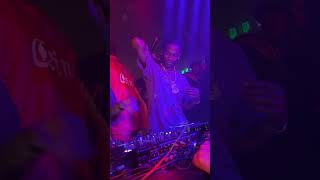 Download Lagu Travis Scott Plays Wonderwall by Oasis at London Club MP3 Download Lagu Travis Scott Plays Wonderwall by Oasis at London Club MP3