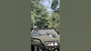 Rolling up to the function… #3danimation #halo #warthog #robots #cinema4d #unitreerobotics