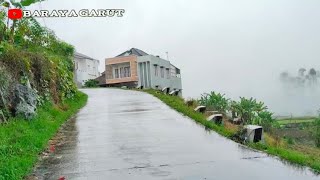 Kabut Tebal Jarang Terjadi Di Suasana Siang Hari Disambut Gerimis Hujan