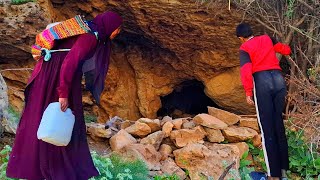 😢 Abandoned Cave in the Wild Mountains: A Homeless Mother's Last Refuge 🏔️🌙