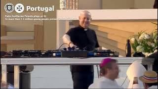 🇵🇹 🌍 - Father Guilherme plays as DJ to wake up the people ( JMJ - Pope Francis in Portugal - 2023 )