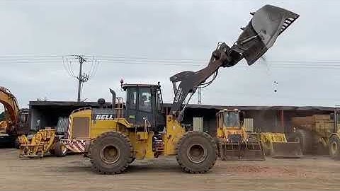 BELL L1806E HIGH TIP LOADING SHOVEL * YEAR 2011 * C/W TOE TIP BUCKET FOR SALE