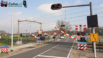 Spoorwegovergang Gilze Rijen ??4K?? // Dutch railroad crossing