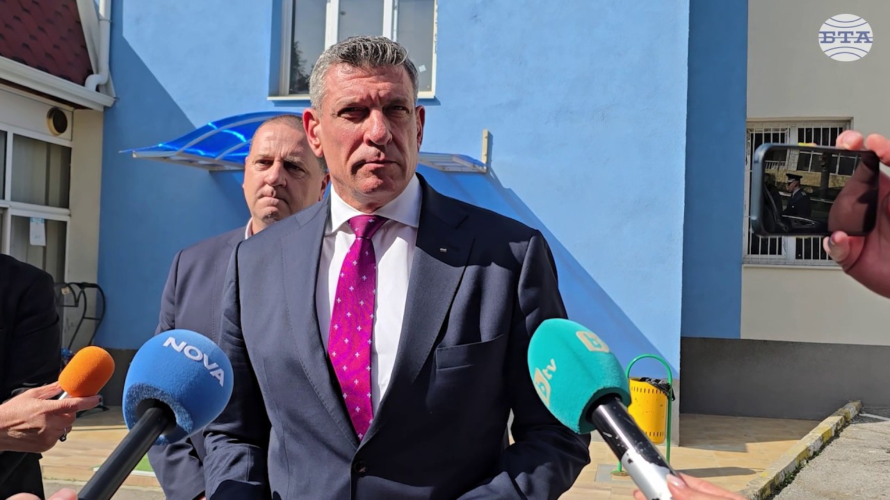 Новият директор на полицията в Благоевград Илия Тупаров беше представен пред състава