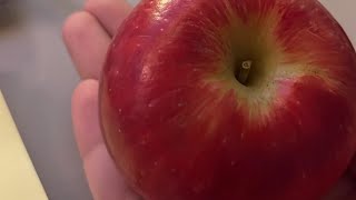 i ums is live EAT APPLE