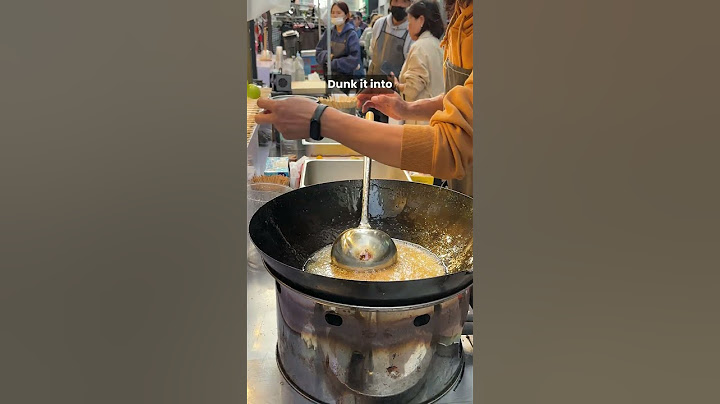 Bing Tanghulu (Candied Fruit) Street Food at Myeongdong Night Market Seoul #short #foodshorts