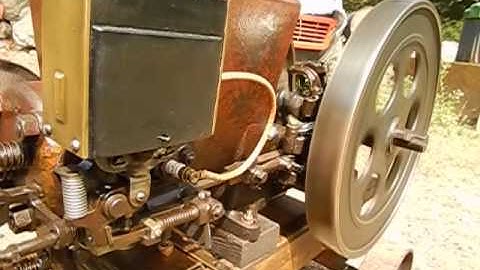 Slow Motion Hit and Miss Engine - Magneto Trip and Governor